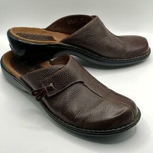 CLARKS ARTISAN™️ Women's Size 8M Brown Leather Slipon Mules